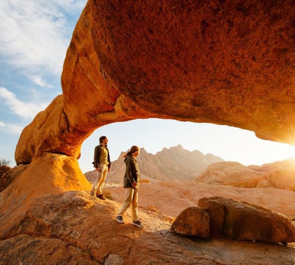 Famille à Spitzkoppe en Namibie