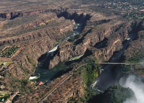 Qui a découvert la source du fleuve Zambèze ?
