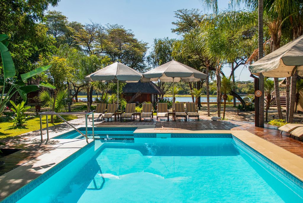 Piscine hakusembe river lodge